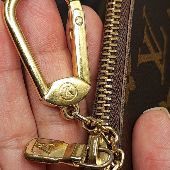 Louis Vuitton Monogram Key Pouch - Picture 3 of 9